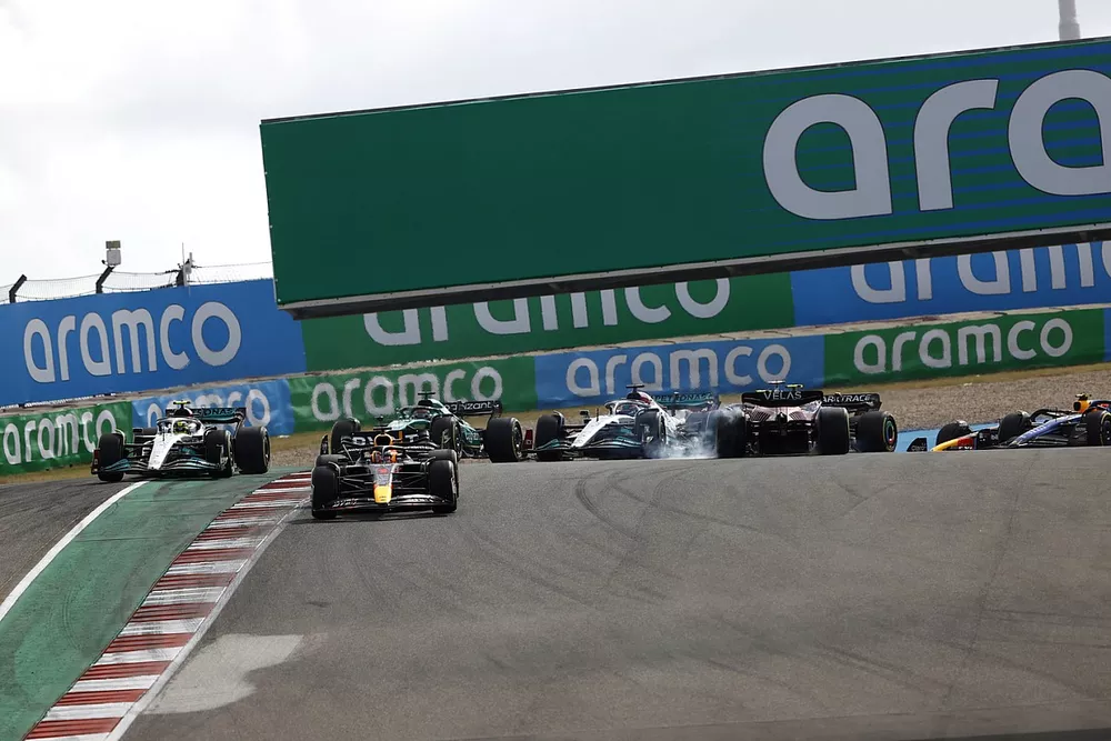 Max Verstappen, Red Bull Racing RB18, the field as Carlos Sainz, Ferrari F1-75, spins in the first corner