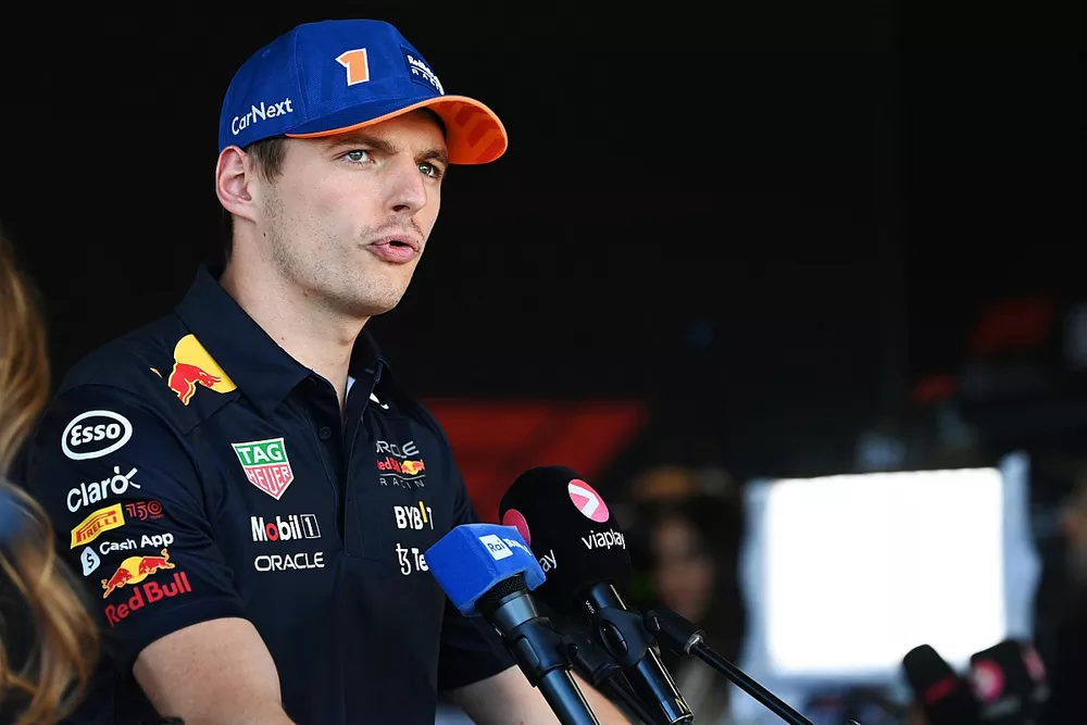 Max Verstappen, Red Bull Racing, spreekt met de media