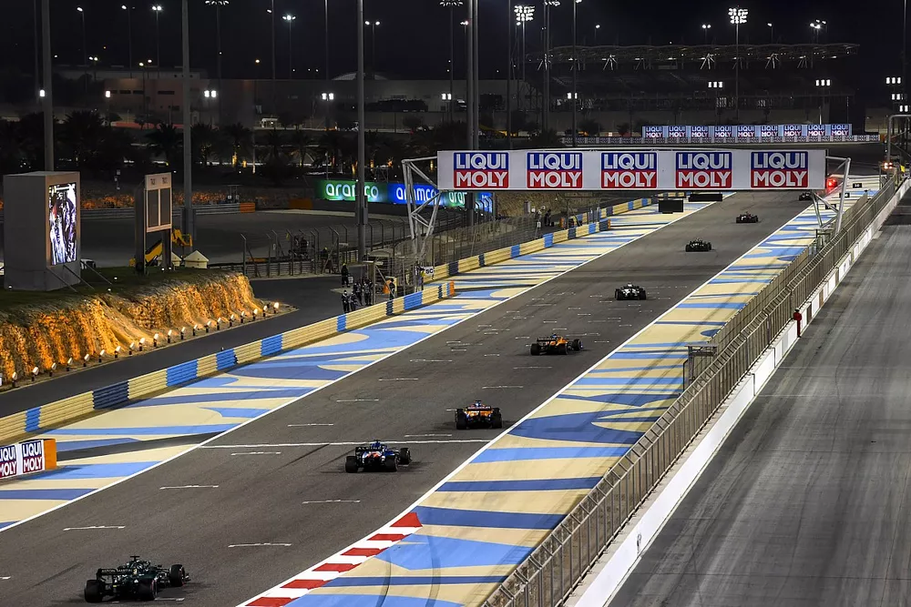 Lando Norris, McLaren MCL35M, Daniel Ricciardo, McLaren MCL35M, Fernando Alonso, Alpine A521, Lance Stroll, Aston Martin AMR21