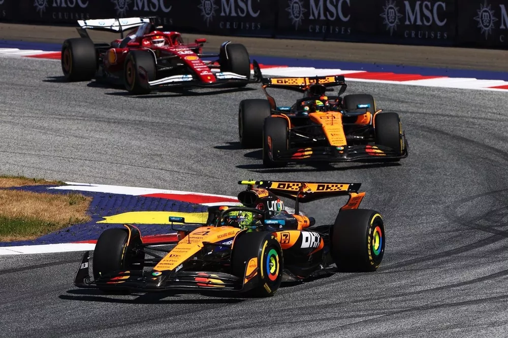 Charles Leclerc, Ferrari, Lando Norris, McLaren, Oscar Piastri, McLaren
