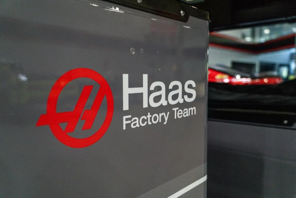 Haas Factory Team logo on equipment (1)