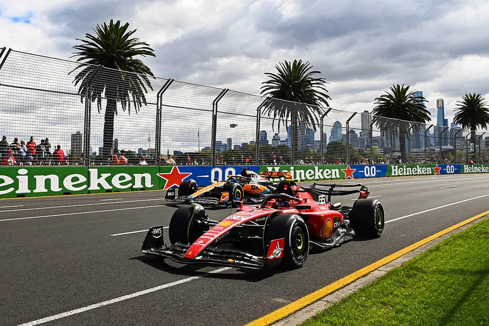 Carlos Sainz, Ferrari SF-23, Oscar Piastri, McLaren MCL60