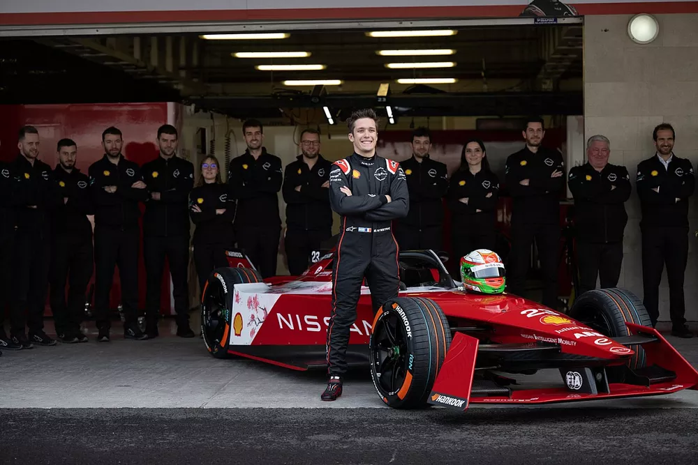 Sacha Fenestraz, Nissan 