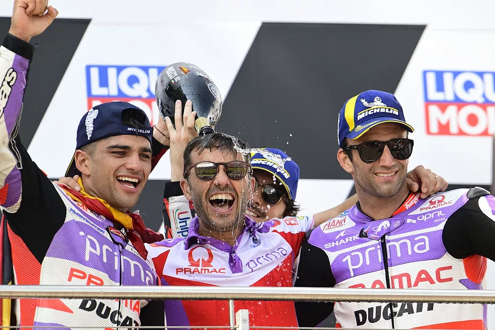Podio: ganador Jorge Mart&iacute;n, Pramac Racing, Gino Borsoi, tercero Johann Zarco, Pramac Racing