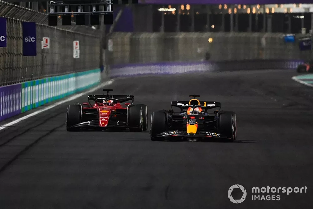 Max Verstappen, Red Bull Racing RB18, Charles Leclerc, Ferrari F1-75