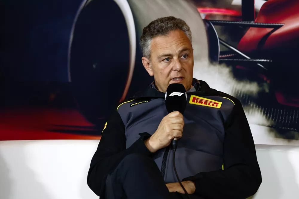 Mario Isola, Yarış M&uuml;d&uuml;r&uuml;, Pirelli Motorsport, takım m&uuml;d&uuml;rleri basın toplantısında