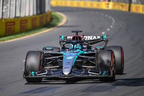 Russell califica de "extraño" el accidente que tuvo con Alonso en Australia