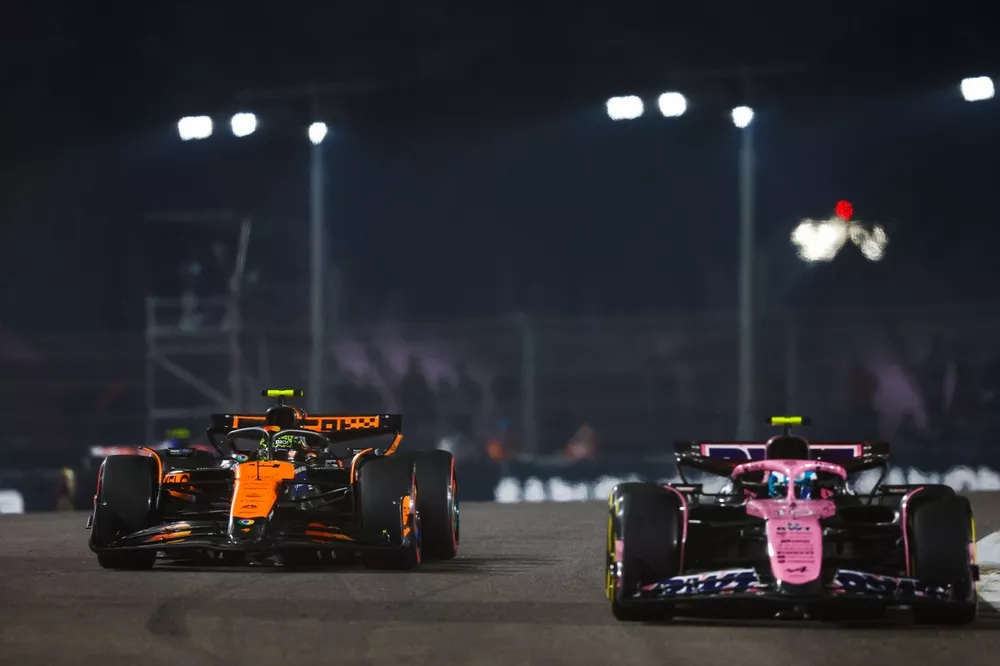 Pierre Gasly, Alpine A524, Lando Norris, McLaren MCL38