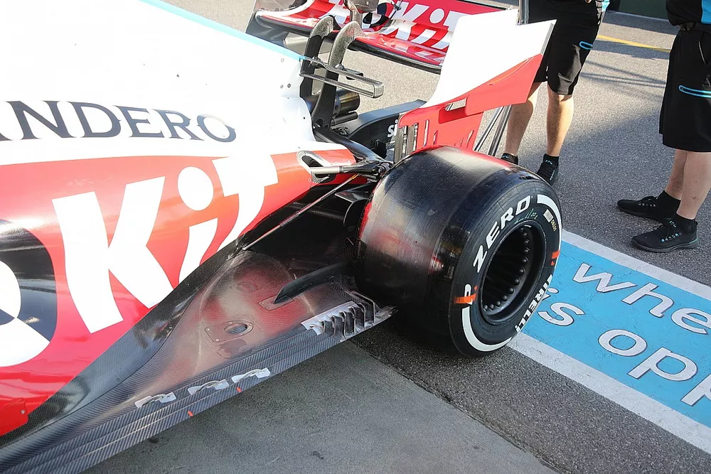 Williams FW43 floor detail