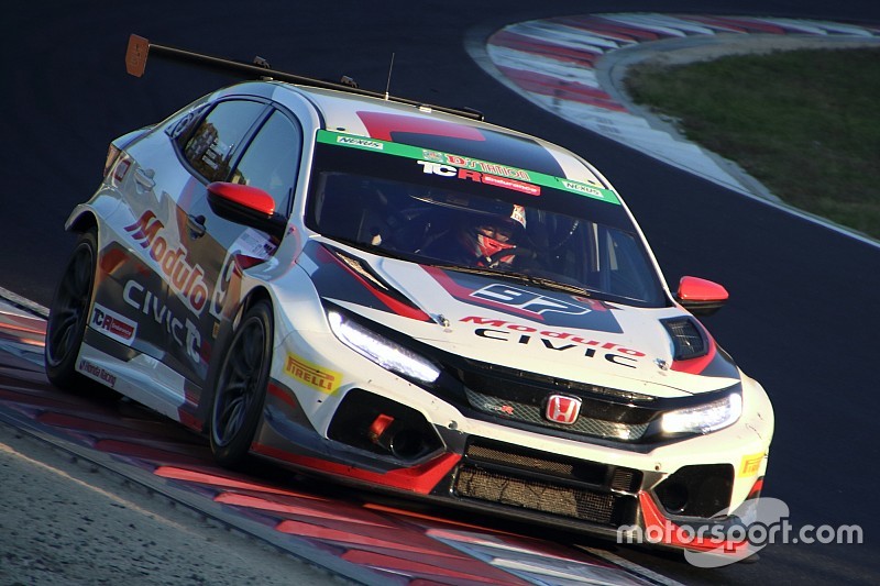 ST-TCRは97号車が今季3勝目、中野信治「チーム全員のおかげ」