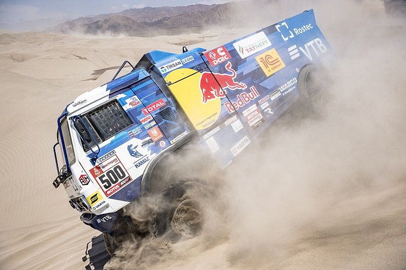 #500 Team Kamaz Master: Eduard Nikolaev, Evgeny Yakovlev, Vladimir Rybakov