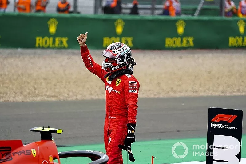 Charles Leclerc, Ferrari, salue la foule