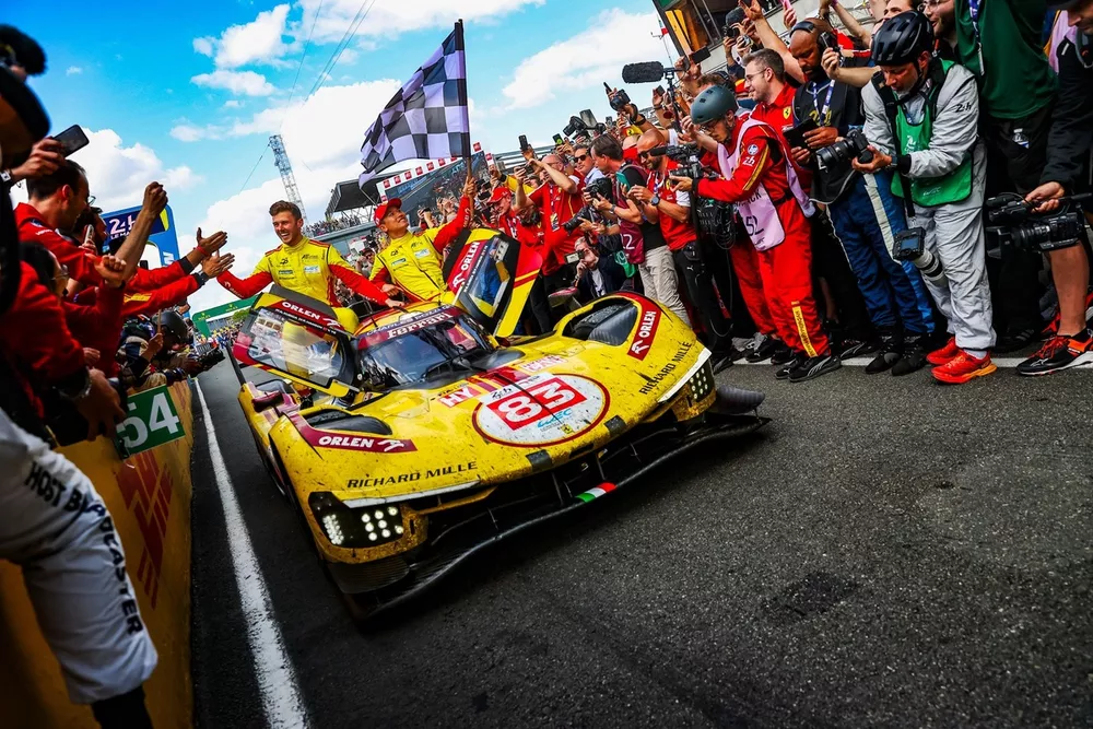 Race winner #83 AF Corse Ferrari 499P: Robert Kubica, Yifei Ye, Philip Hanson
