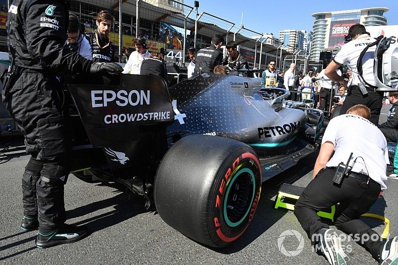 Lewis Hamilton, Mercedes AMG F1 W10, arrive sur la grille