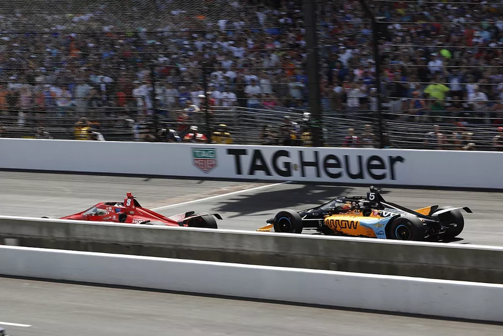  Marcus Ericsson, Chip Ganassi Racing Honda,  Patricio O'Ward, Arrow McLaren SP Chevrolet, last lap, pass