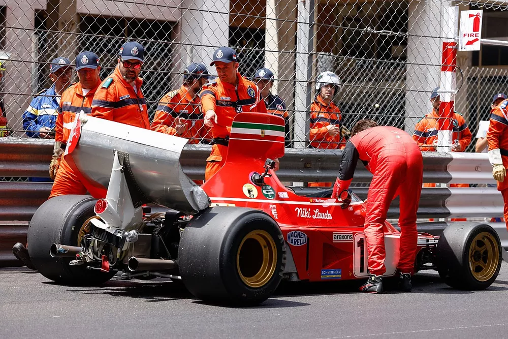 Charles Leclerc, Ferrari 312 B3 después del choque 