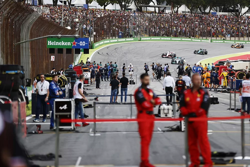 Los pilotos llegan a la parrilla del Sprint
