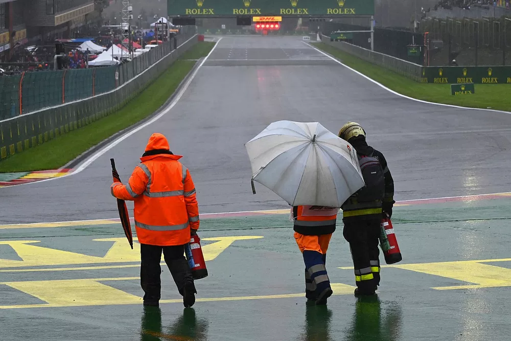 Oficiales de pista