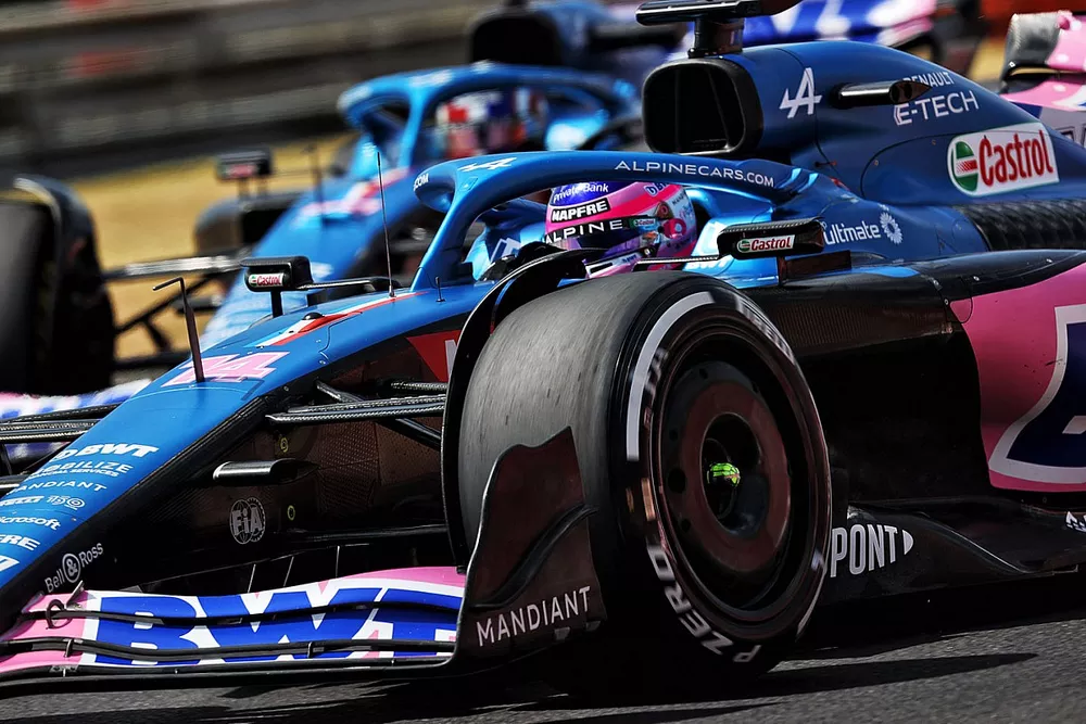 Fernando Alonso, Alpine F1 Team A522 et Esteban Ocon, Alpine F1 Team A522