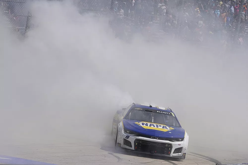 Race winner Chase Elliott, Hendrick Motorsports, NAPA Auto Parts Chevrolet Camaro