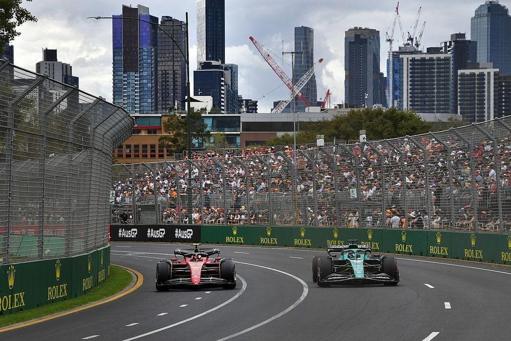 Carlos Sainz Jr., Ferrari F1-75, Lance Stroll, Aston Martin AMR22