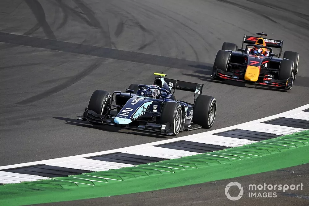 Dan Ticktum, Dams, leads Yuki Tsunoda, Carlin
