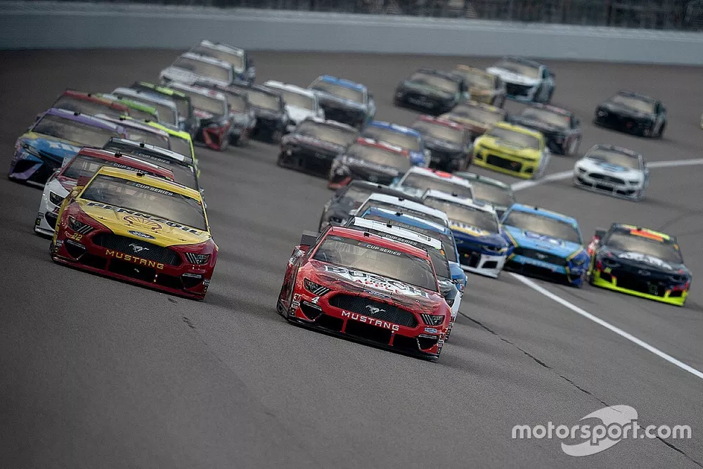 Joey Logano, Team Penske, Ford Mustang, Kevin Harvick, Stewart-Haas Racing, Ford Mustang