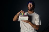 VIDEO: Ricciardo aparece en un evento de Red Bull junto a Verstappen y Lindblad