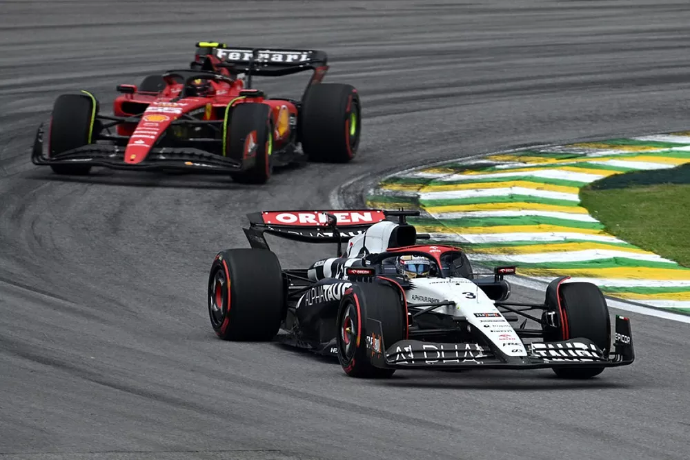 Daniel Ricciardo, AlphaTauri AT04, Carlos Sainz, Ferrari SF-23