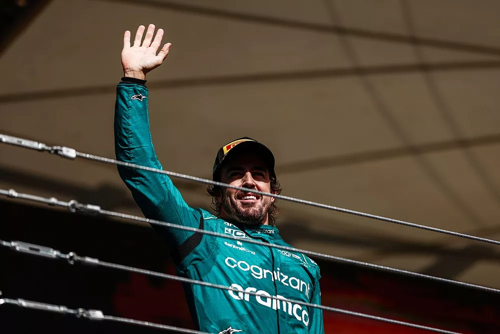 Podio: tercer lugar Fernando Alonso, Aston Martin F1 Team