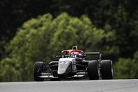 W Series: Powell lidera de ponta a ponta e vence na Áustria; Tomaselli é 12ª