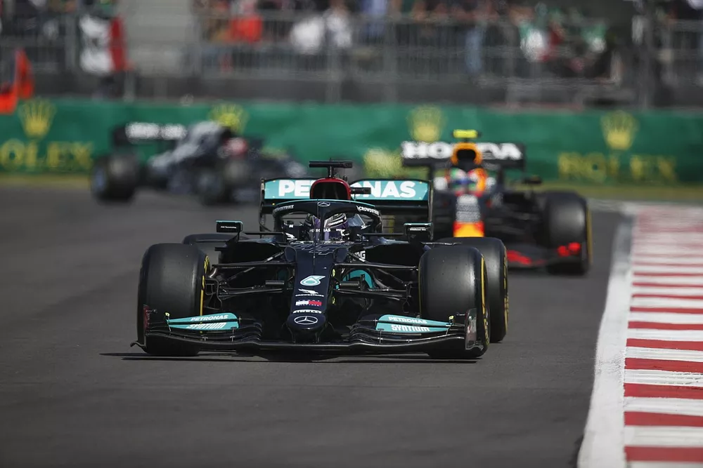 Lewis Hamilton, Mercedes W12, Sergio Perez, Red Bull Racing RB16B