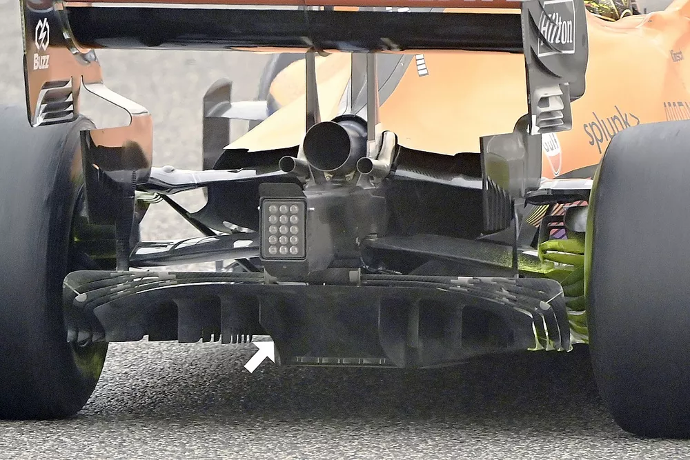 L'arri&egrave;re de la McLaren MCL35M