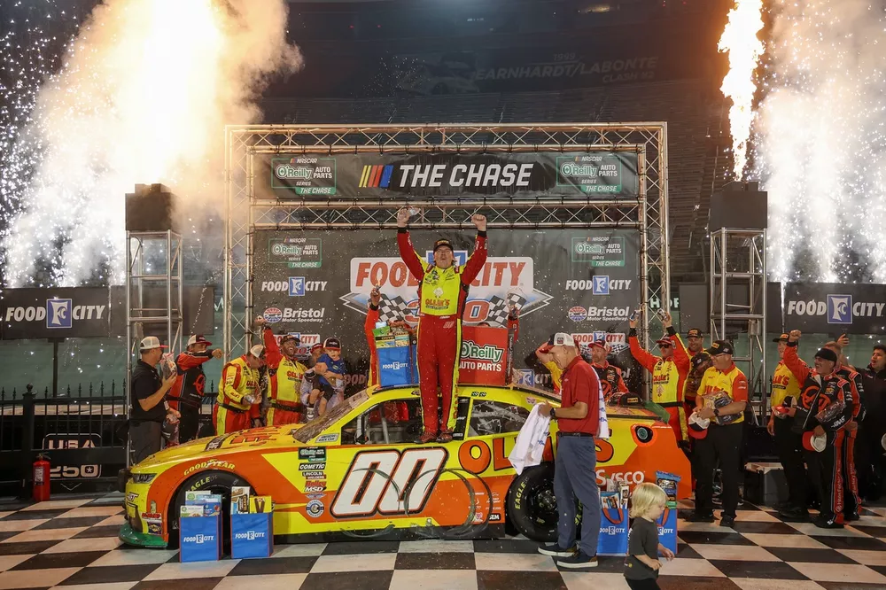 Sheldon Creed wins, No. 00 Haas Factory Team Chevrolet