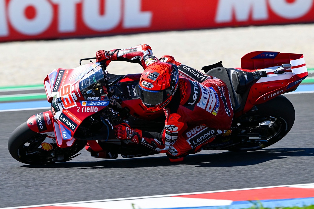 Márquez se surprend mais fera "très attention" en course