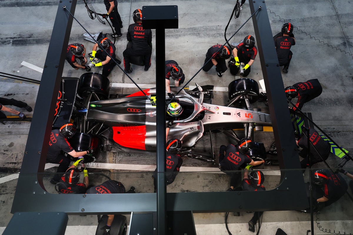 F1 | Ritardi logistici verso Melbourne: la FIA sospende i coprifuoco fino a venerdì