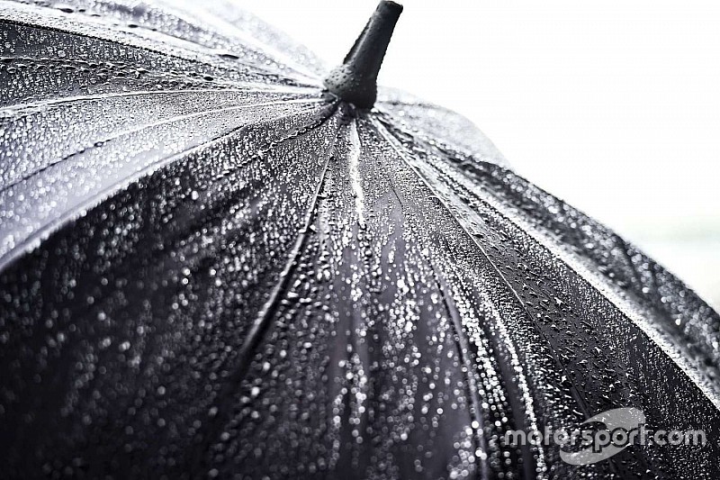 MotoGP practice delayed by Phillip Island oil slick