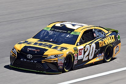 Erik Jones wins pole for playoff opener at Las Vegas