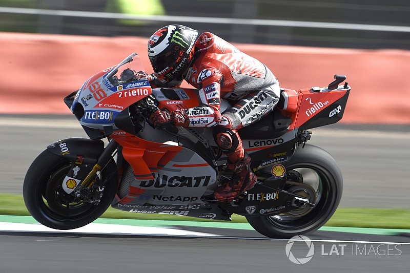 Qualifs - Lorenzo se joue des éléments !