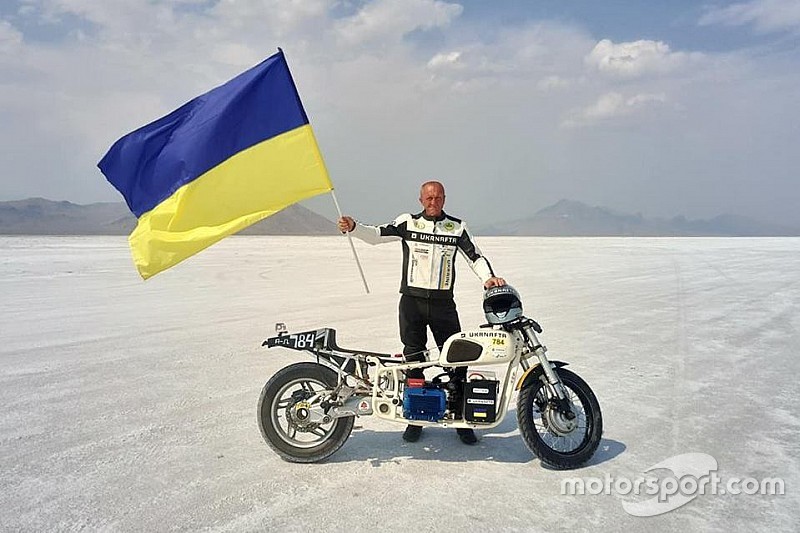 Українець Малік встановив світовий рекорд швидкості Бонневілля на електромотоциклі «Дніпро»