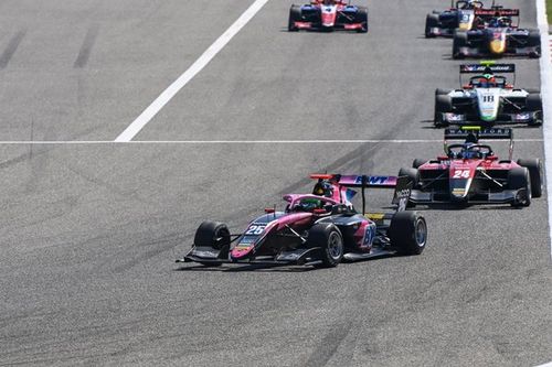 F3 Hungría: Mexicano Noel León logra podio, Tsolov gana la feature
