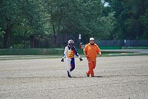 Carrera Cup Italia | Lorenzo se queda fuera en la tercera vuelta