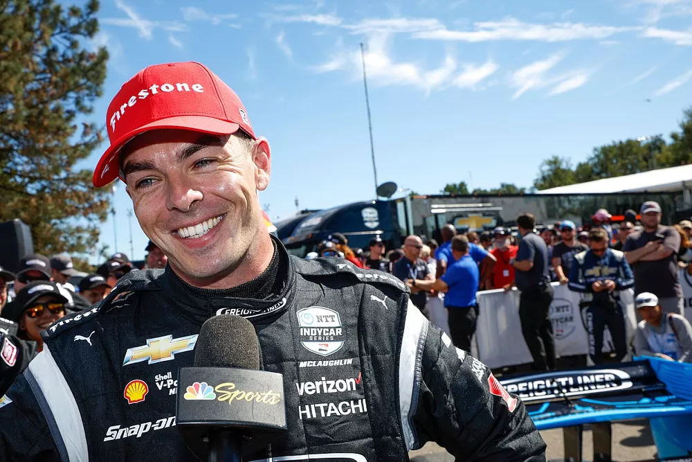 Race winner Scott McLaughlin, Team Penske Chevrolet