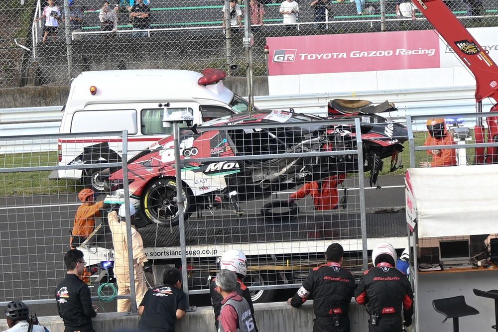 身の毛もよだつ大クラッシュも、大草りきは無事。大破したシビックが