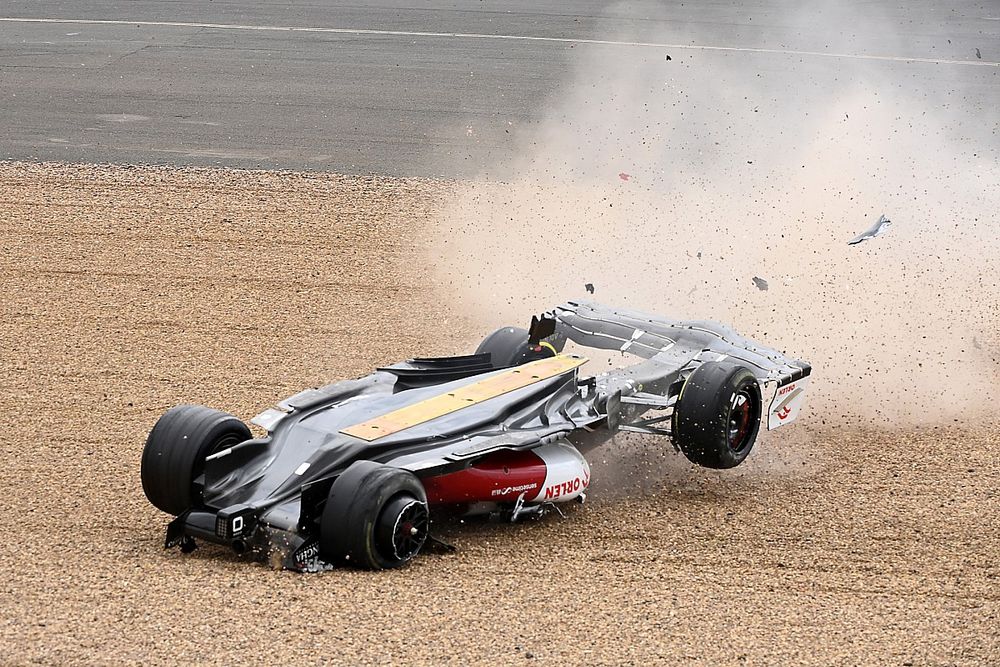 Silverstone in der Analyse: "Einer der spektakulärsten Crashs"