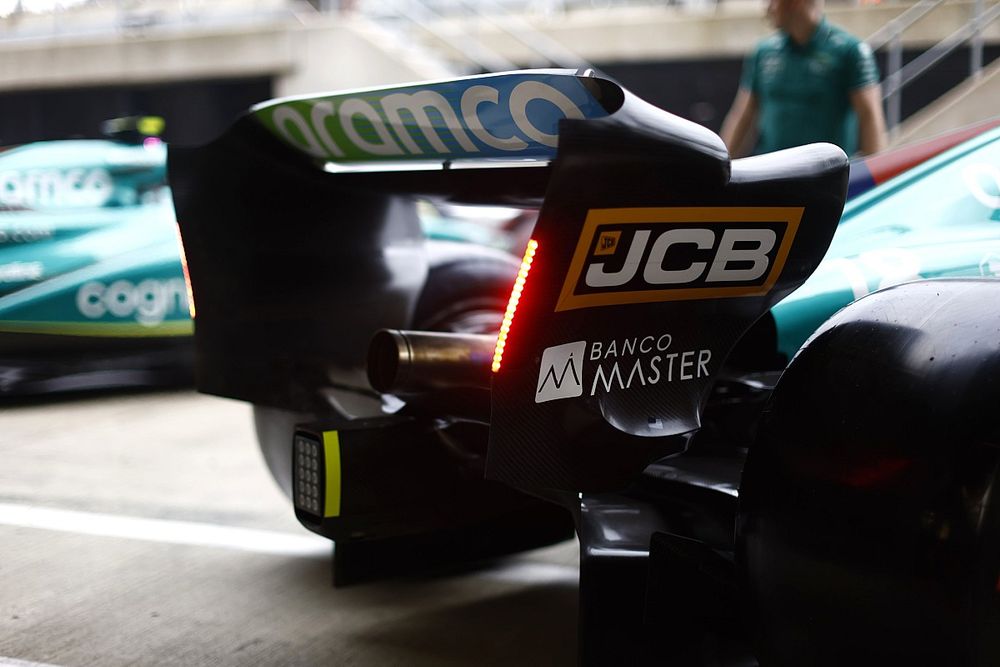 La parte trasera del Aston Martin AMR23