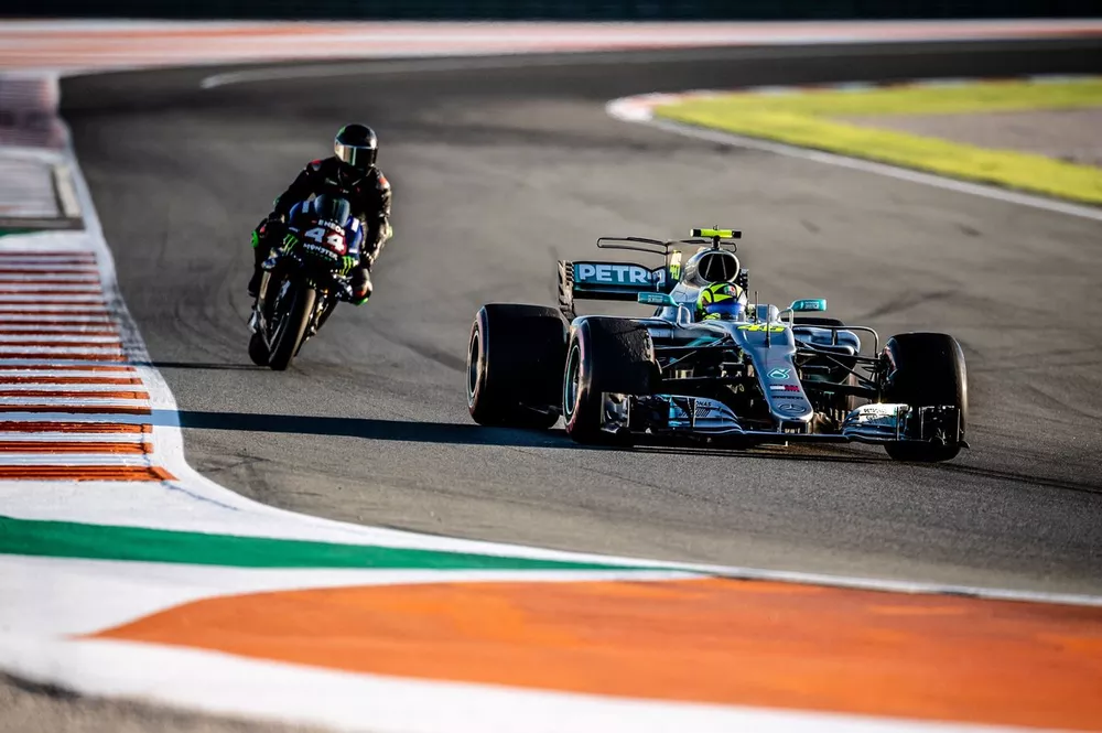 Lewis Hamilton, Yamaha MotoGP YZR-M1, Valentino Rossi, Mercedes-AMG F1 W08