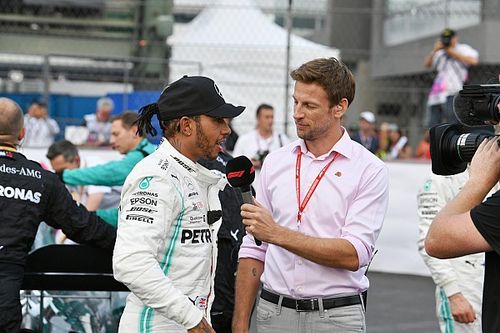 Button: "Mercedes tiene que tratar igual a Russell y Hamilton"