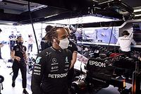 F1 - Hamilton diz que guerra de palavras é "infantil" e rebate Horner: "É interessante o que ele inventa"