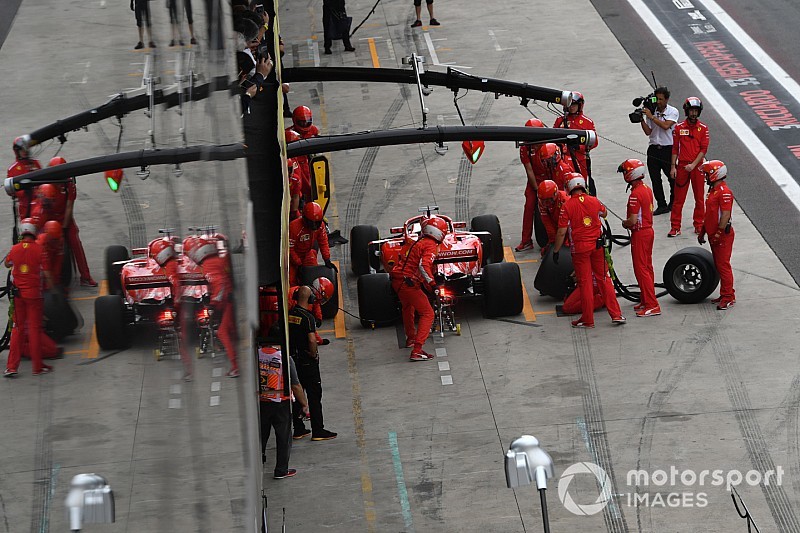 Mercedes: Ferrari стала фаворитом ГП Бразилії після вдалого ризику з шинами